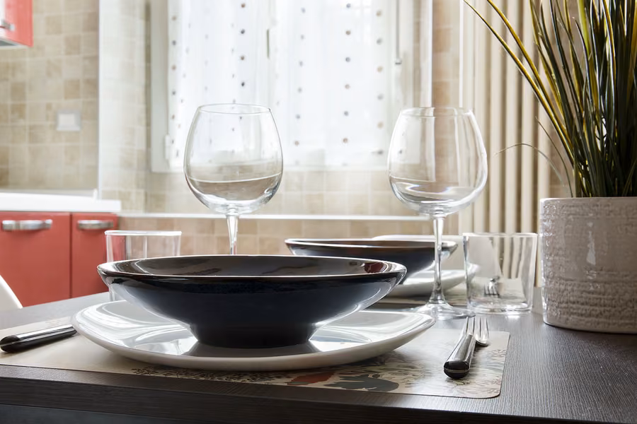 Dettaglio del tavolo da pranzo